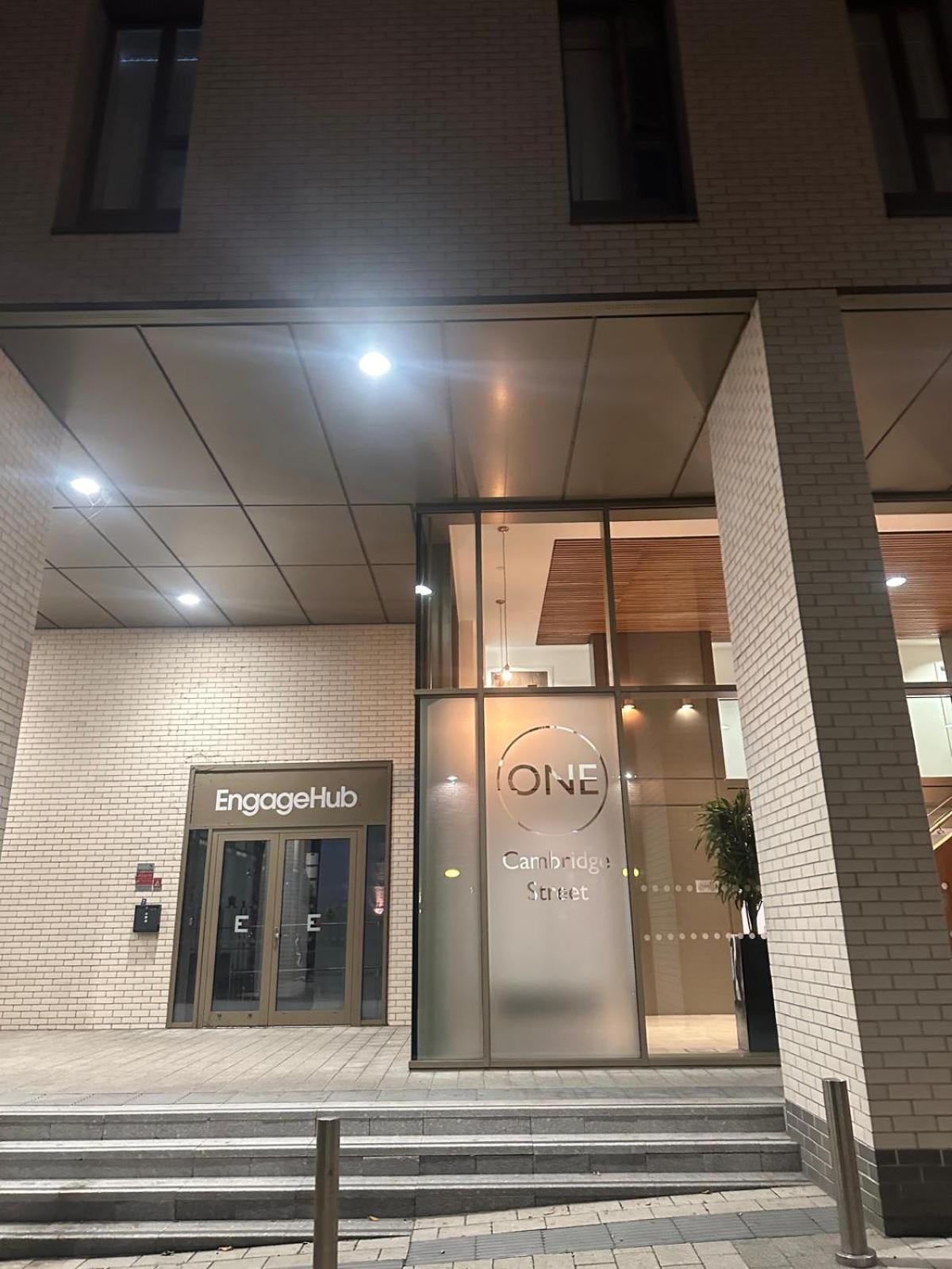 2 bed spacious flat - Canal view