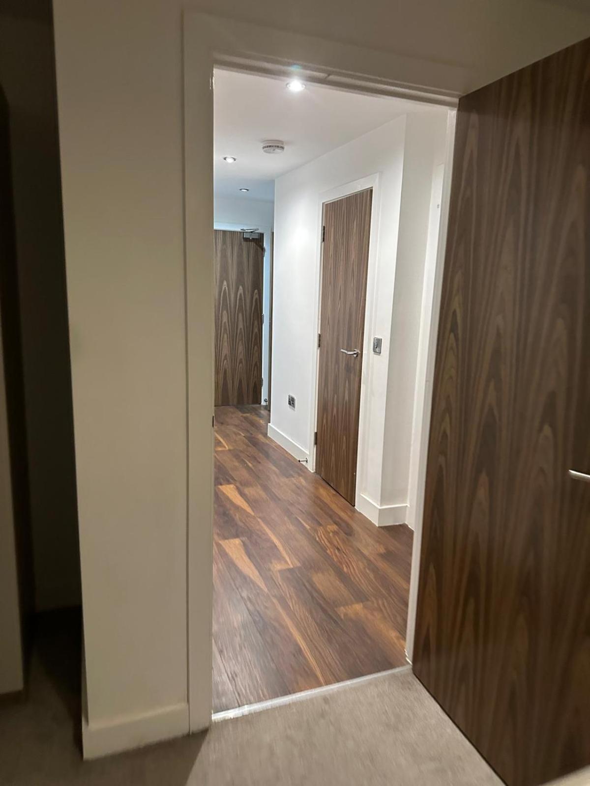 2 bed spacious flat - Canal view