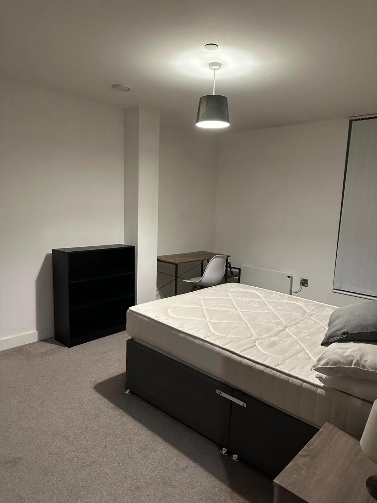2 bed spacious flat - Canal view photo 5