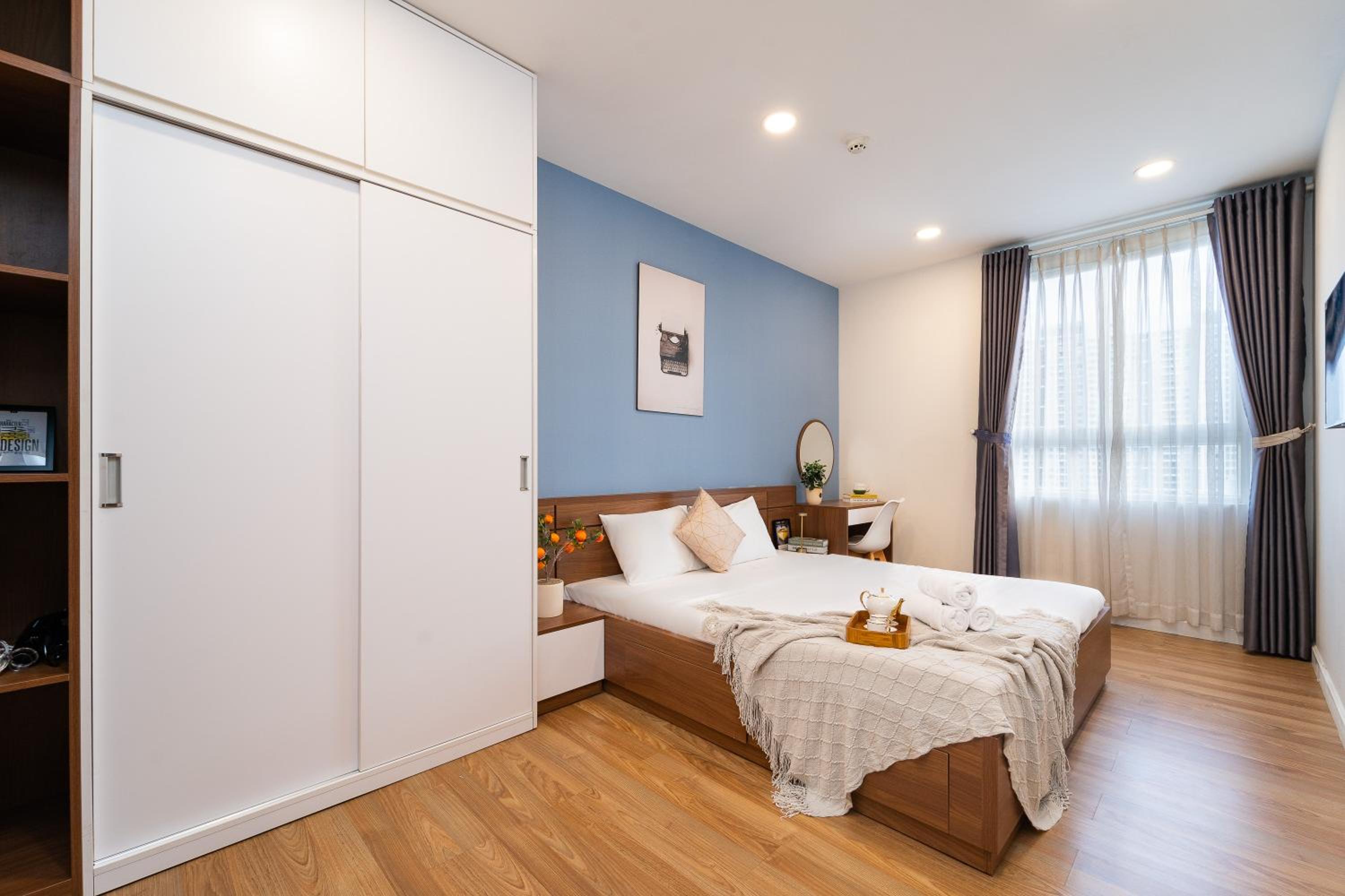 Spacious 4BR apat at Saigon Centre with pool, supermarket, view