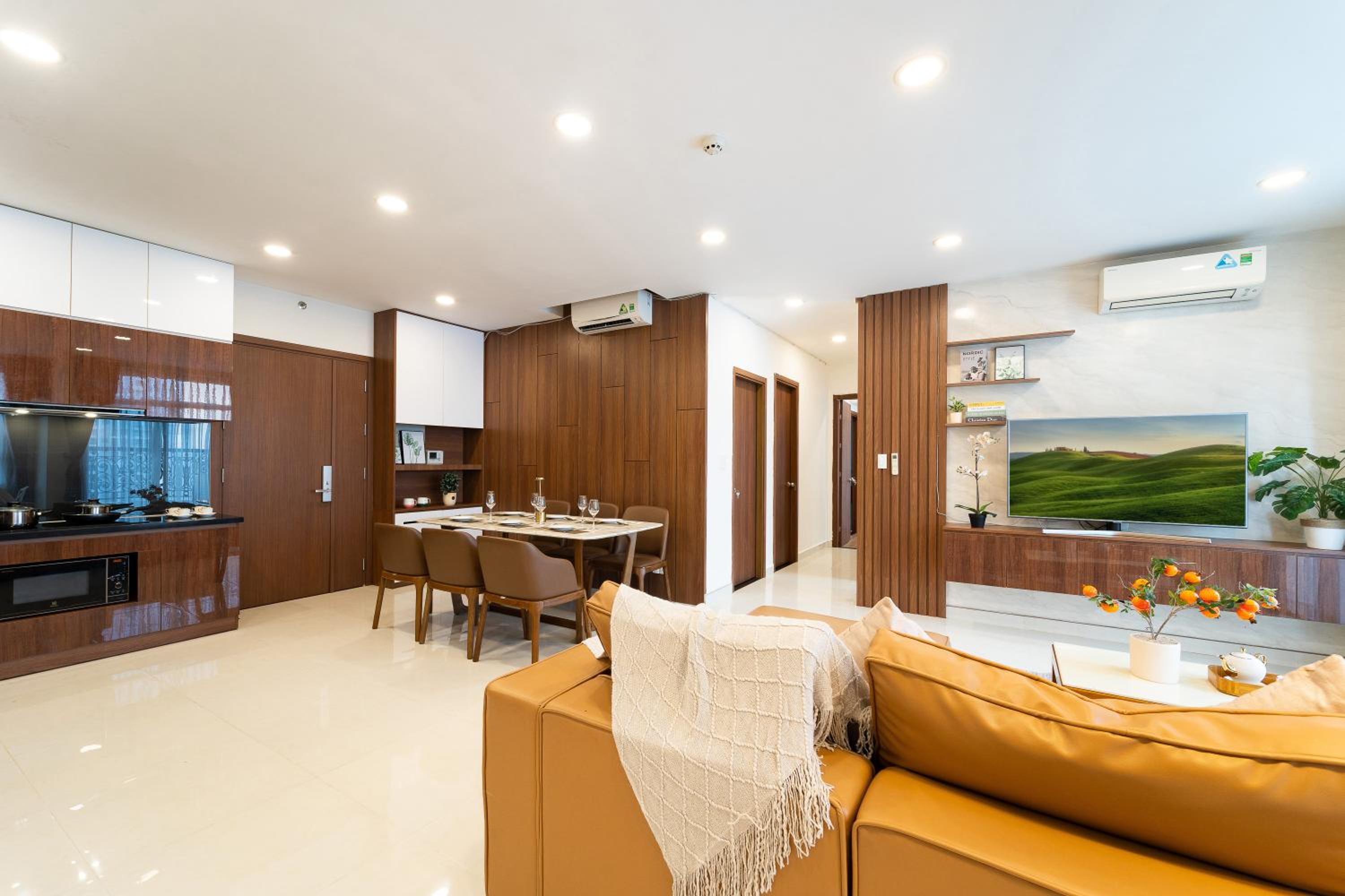 Spacious 4BR apat at Saigon Centre with pool, supermarket, view