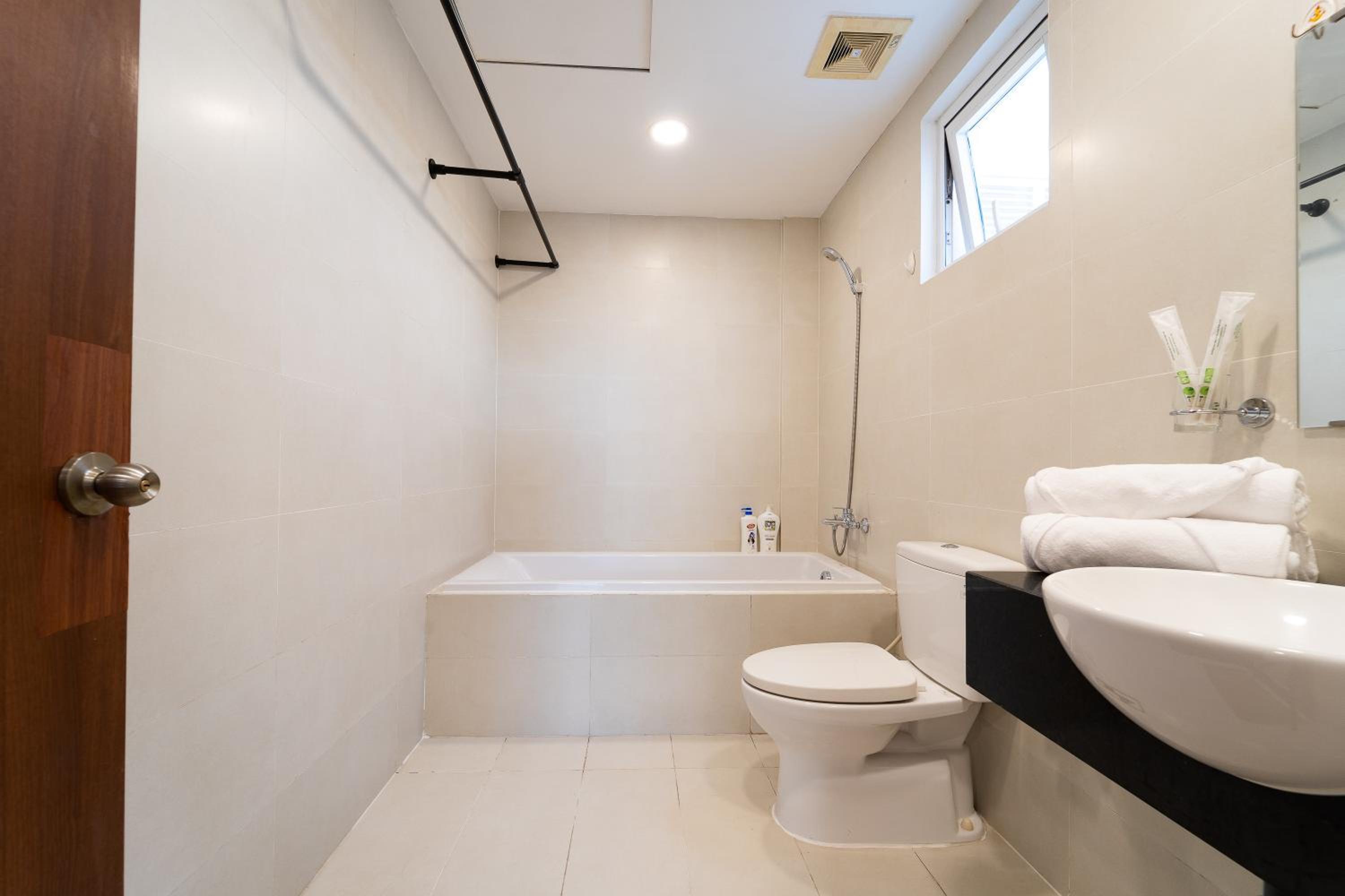 Spacious 4BR apat at Saigon Centre with pool, supermarket, view