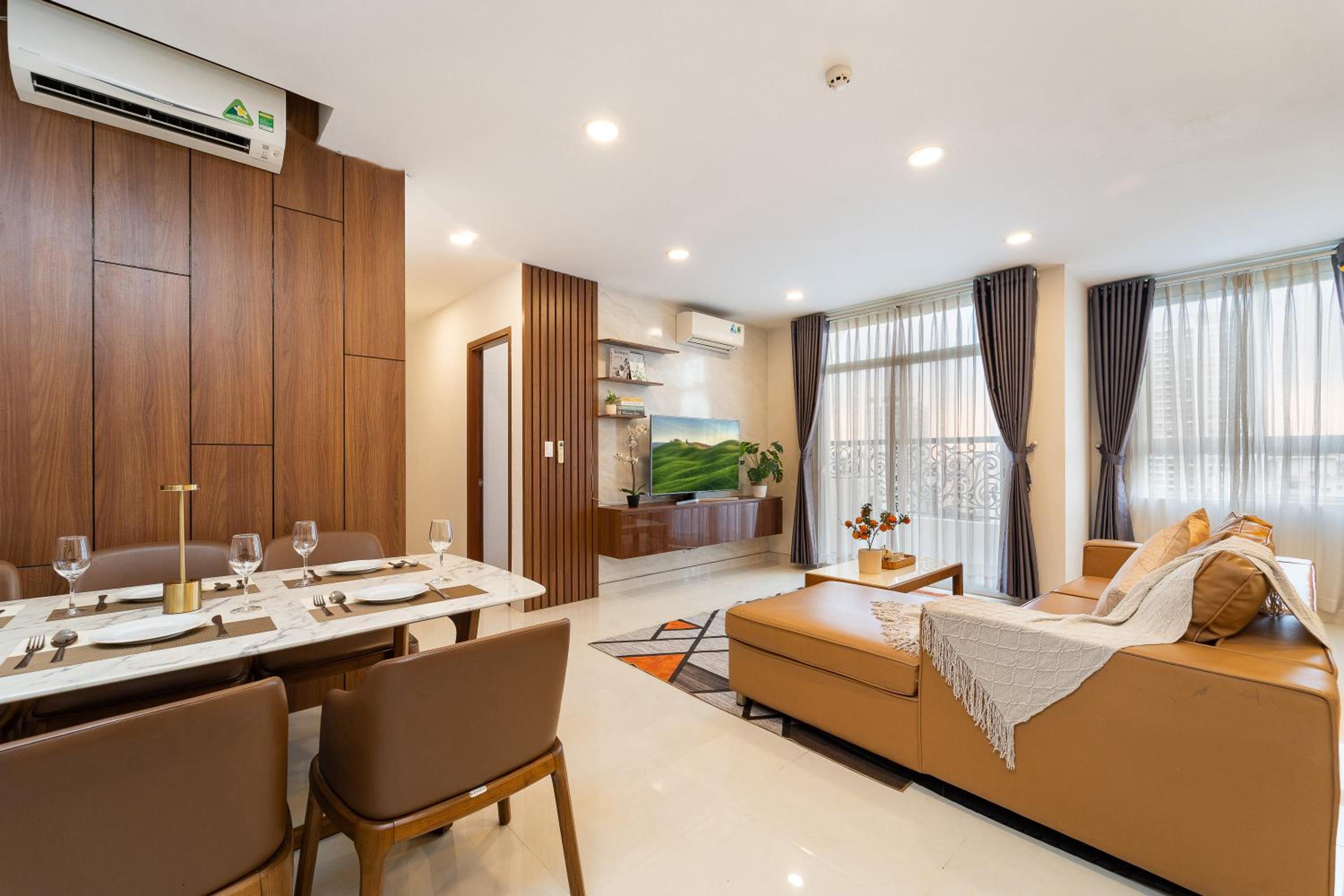 Spacious 4BR apat at Saigon Centre with pool, supermarket, view