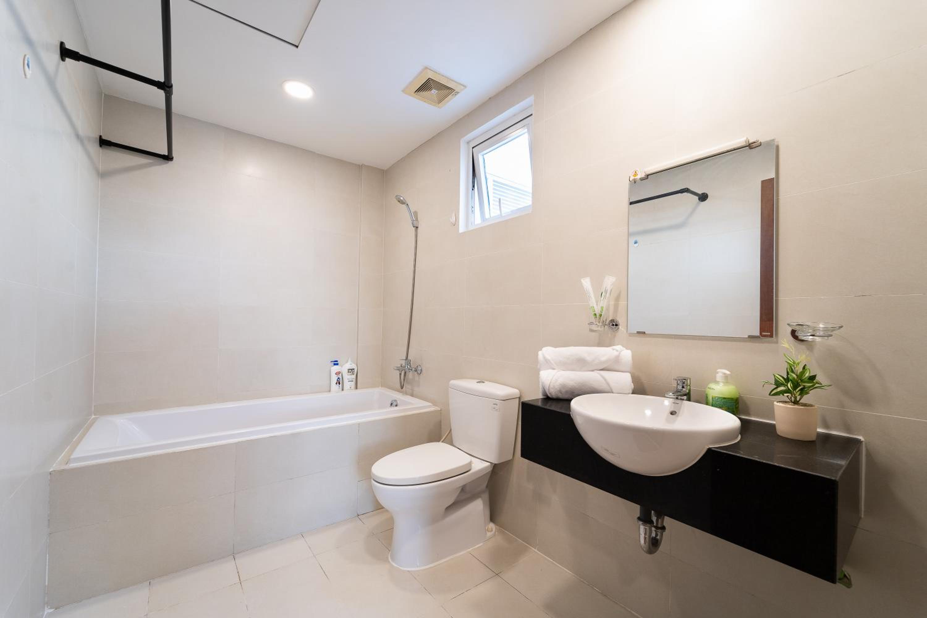Spacious 4BR apat at Saigon Centre with pool, supermarket, view