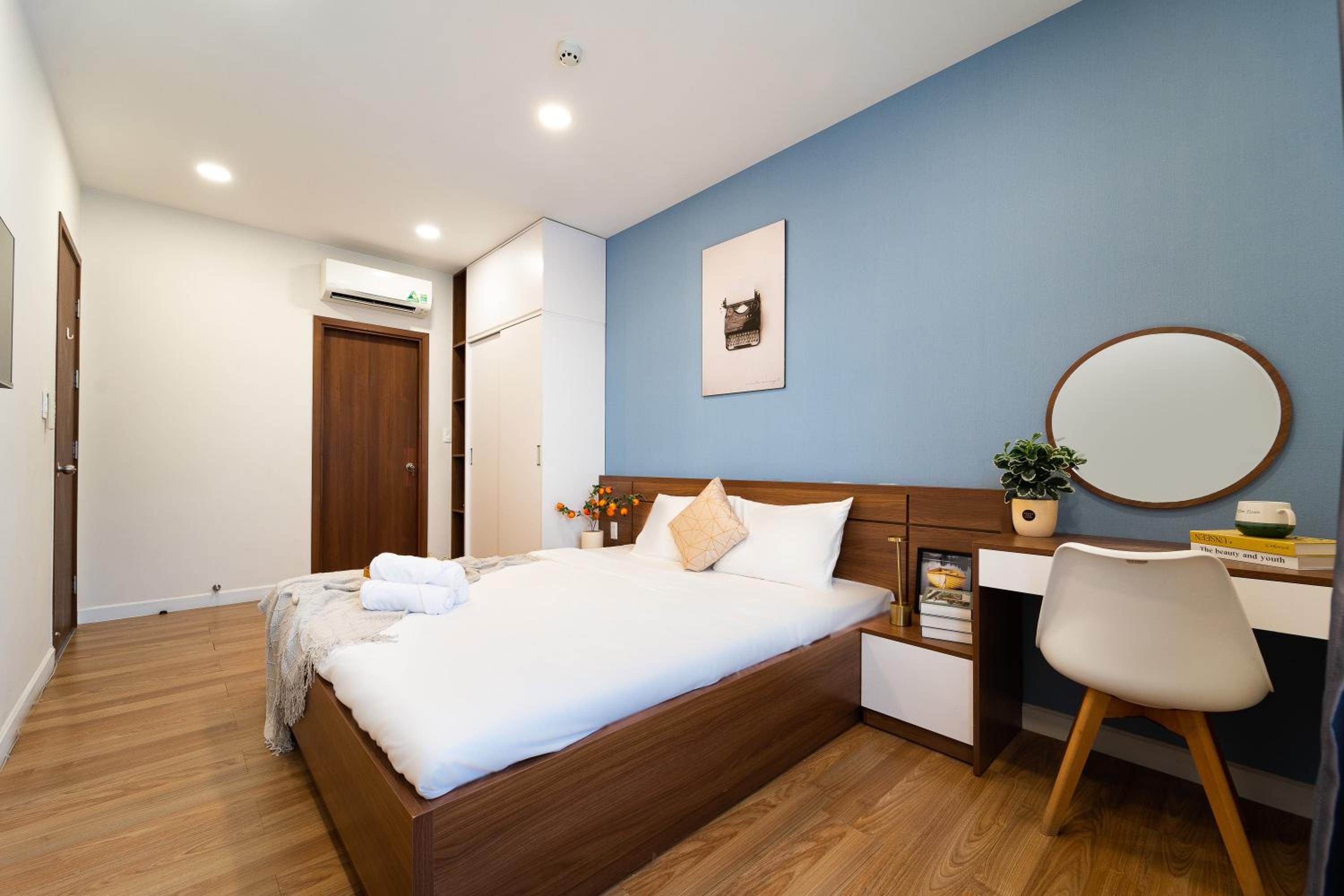 Spacious 4BR apat at Saigon Centre with pool, supermarket, view