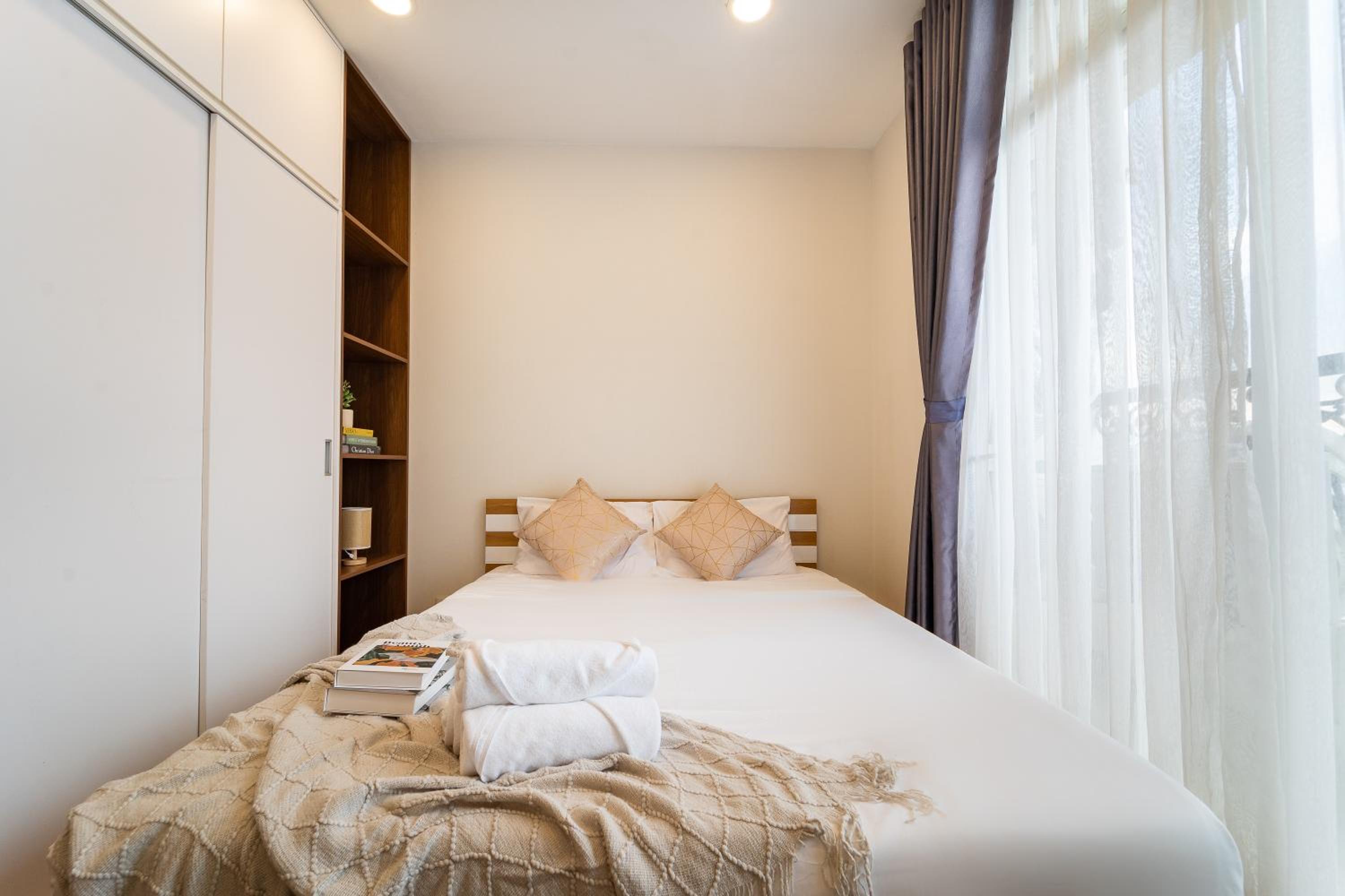 Spacious 4BR apat at Saigon Centre with pool, supermarket, view