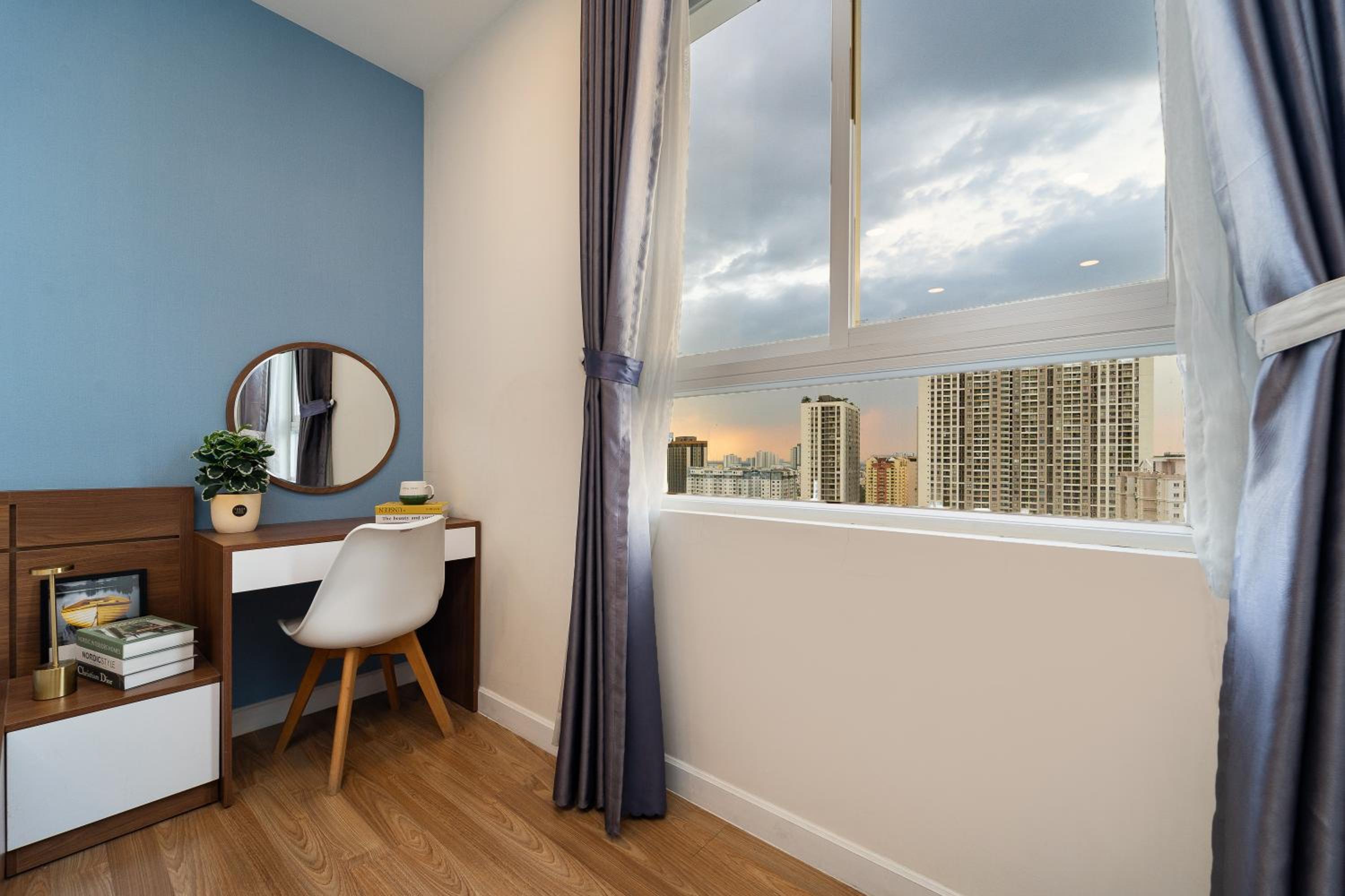 Spacious 4BR apat at Saigon Centre with pool, supermarket, view