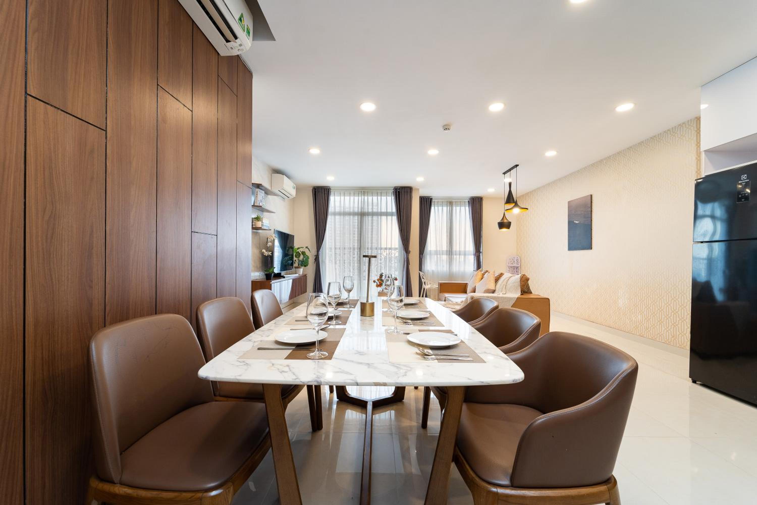 Spacious 4BR apat at Saigon Centre with pool, supermarket, view
