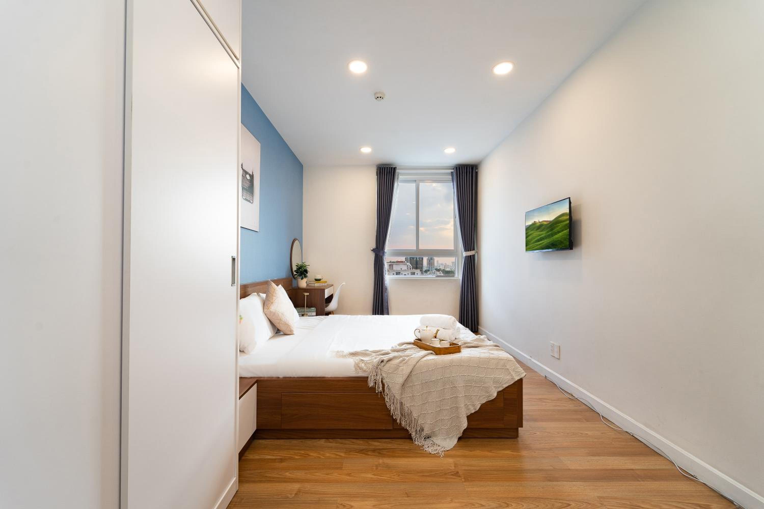 Spacious 4BR apat at Saigon Centre with pool, supermarket, view