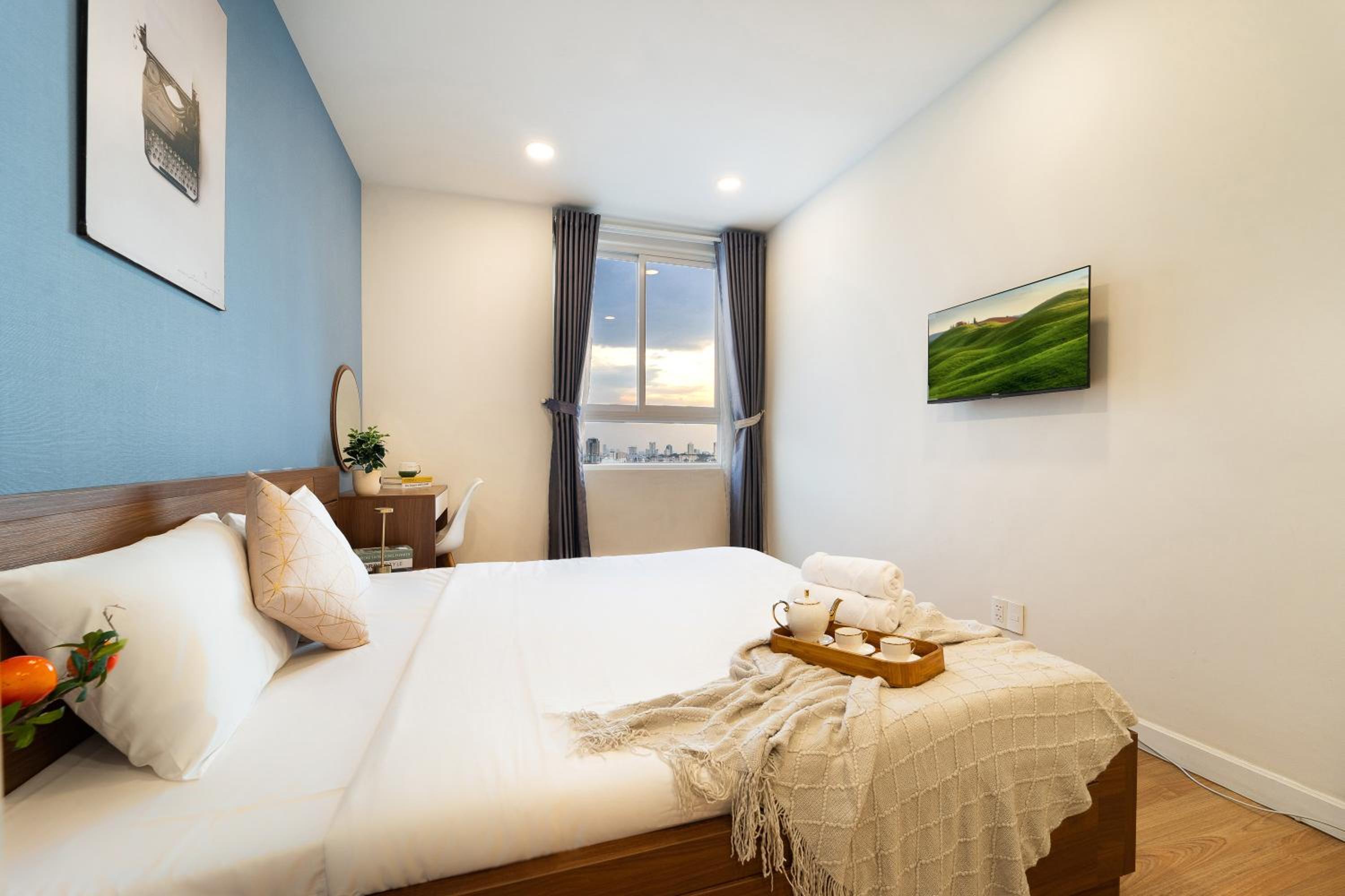 Spacious 4BR apat at Saigon Centre with pool, supermarket, view