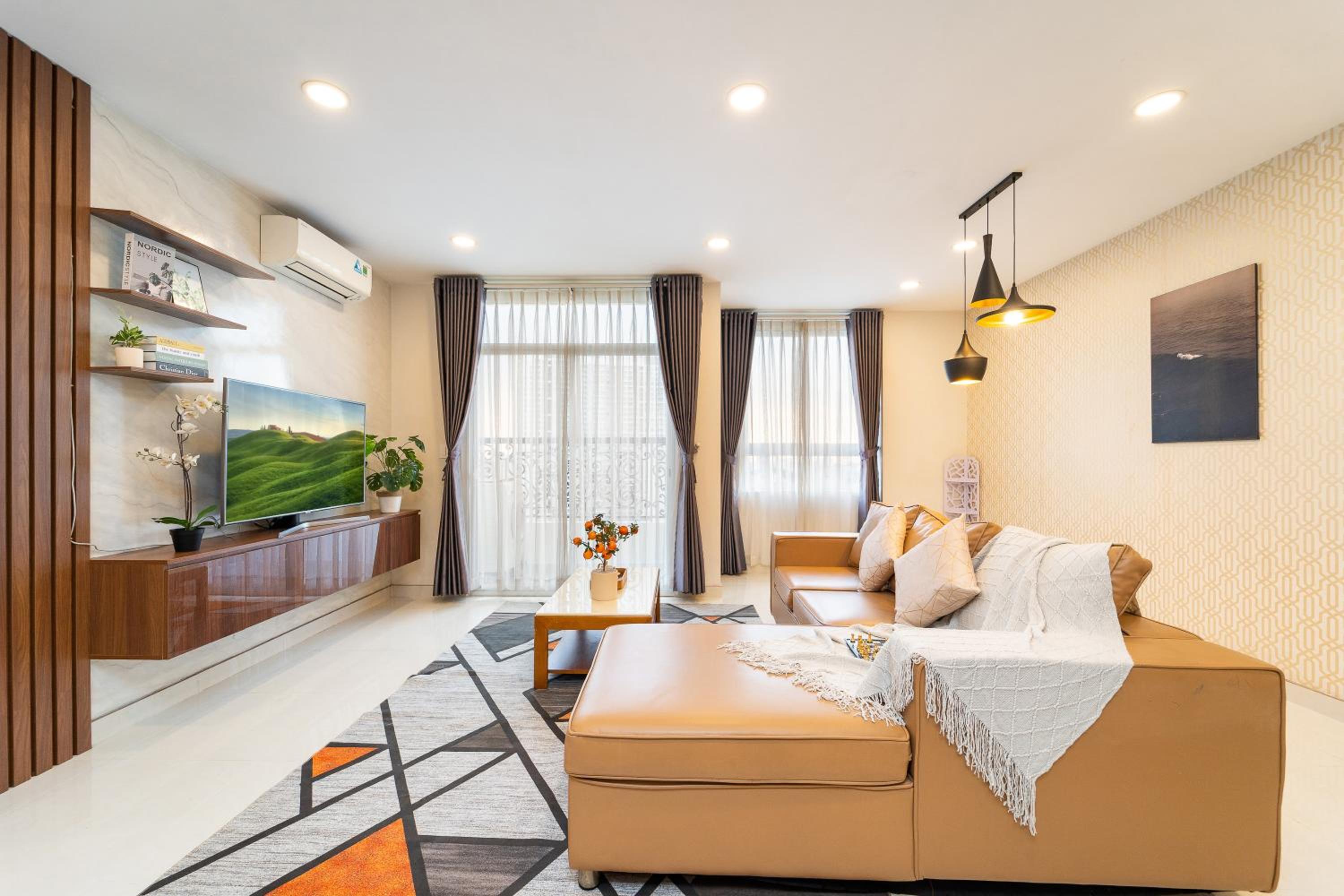 Spacious 4BR apat at Saigon Centre with pool, supermarket, view