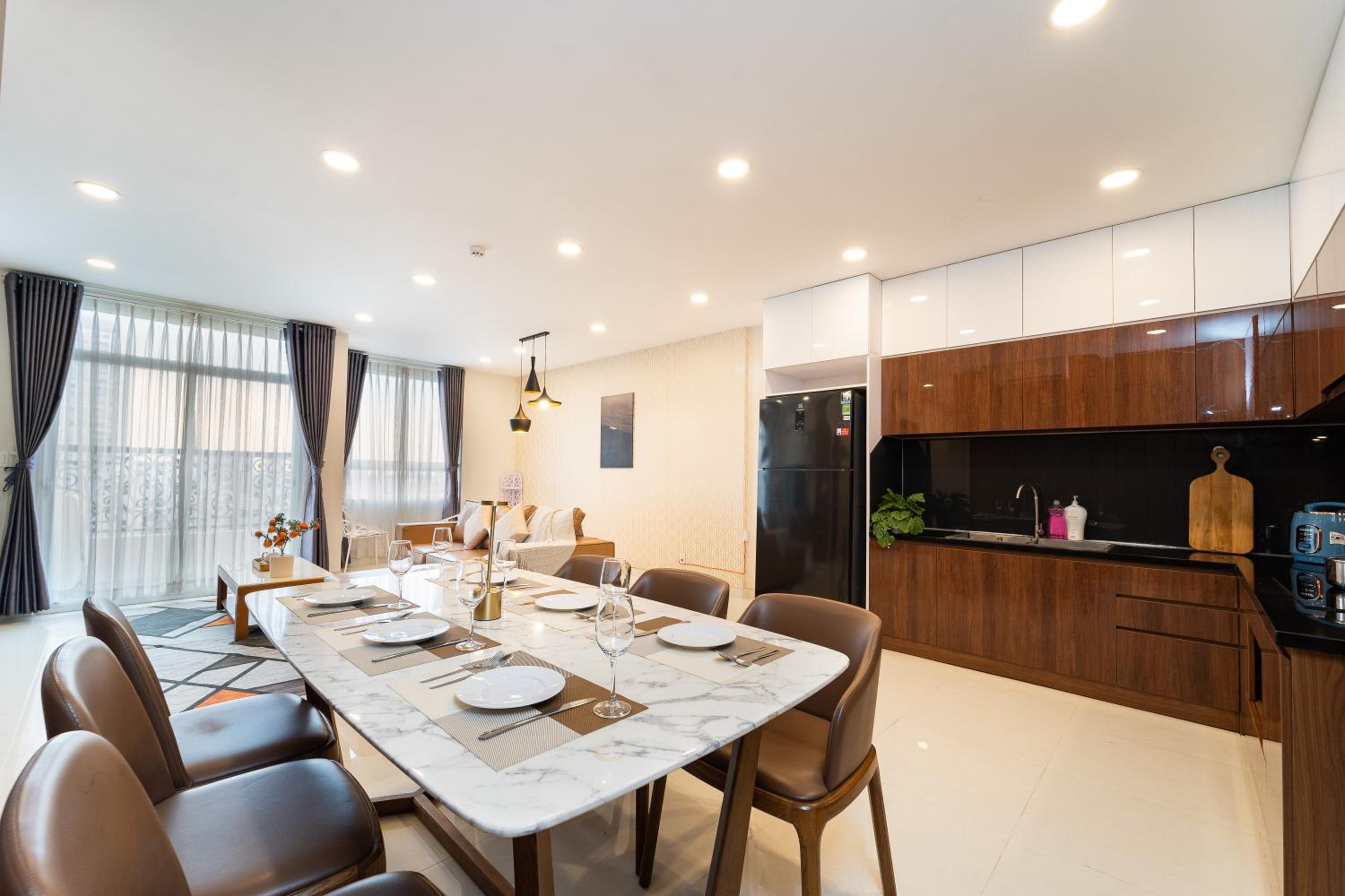 Spacious 4BR apat at Saigon Centre with pool, supermarket, view