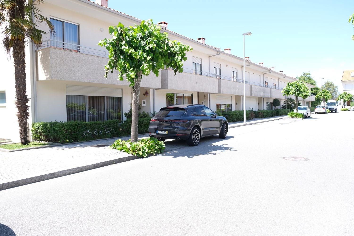 high standard rental in a quality residence with pool, tennis and view of the ocean in antas esposende 12 people