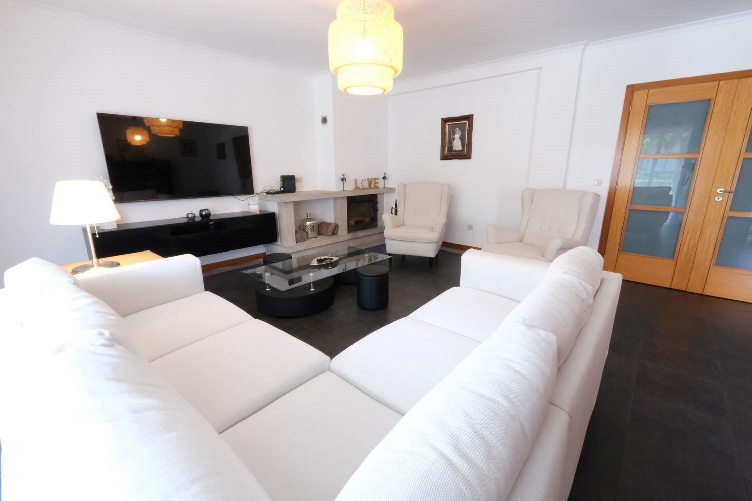 high standard rental in a quality residence with pool, tennis and view of the ocean in antas esposende 12 people