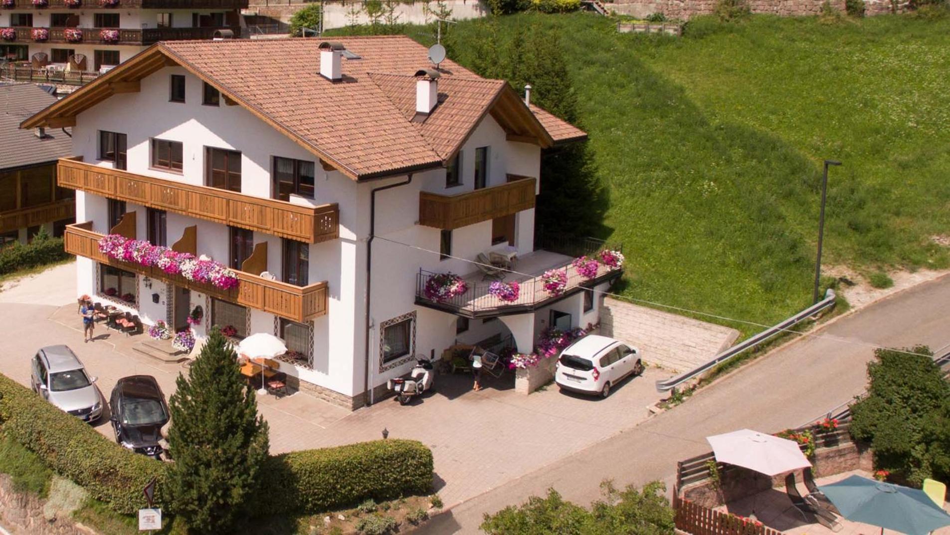 Hotel Garni Ruscel view 2