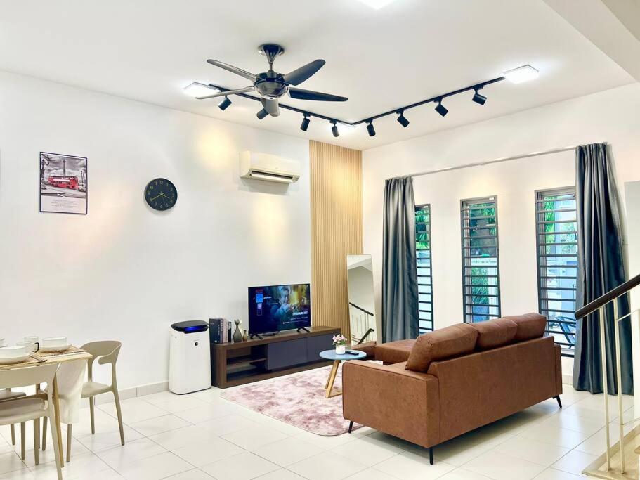 16Pax House Landed Setia Alam Mall SCCC Wi-Fi TV photo 1