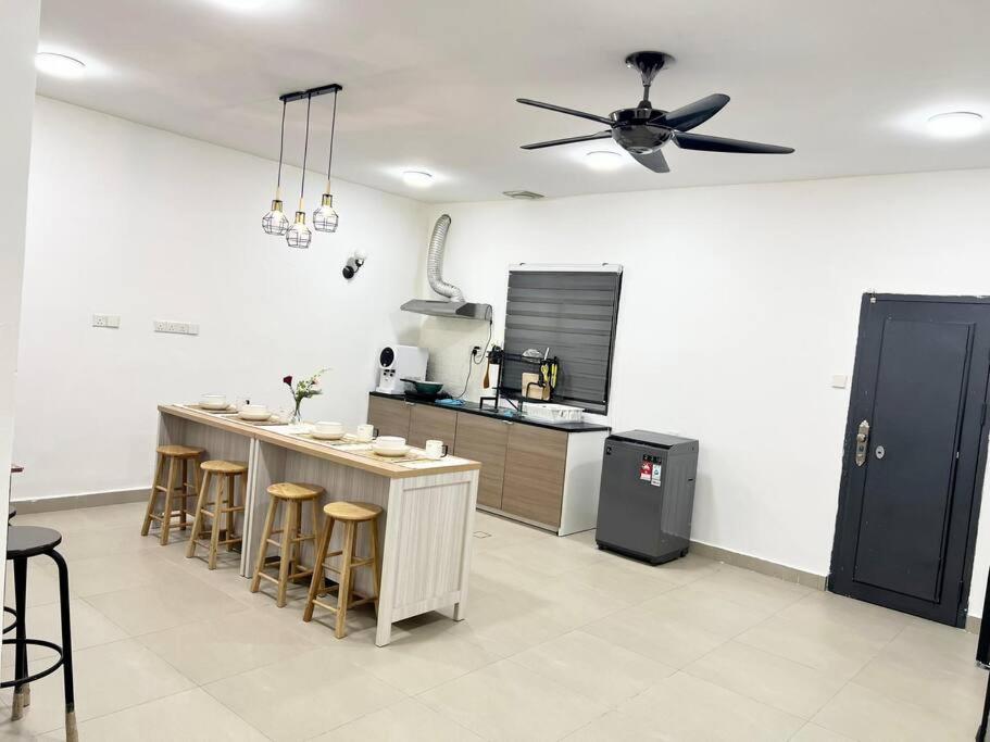 16Pax House Landed Setia Alam Mall SCCC Wi-Fi TV photo 5