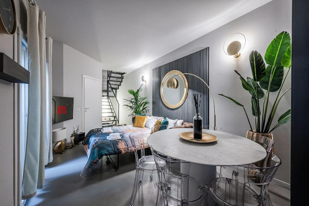 Villa Duomo - Jacuzzi e Terrazzo - Cinema - Free Parking - Gym