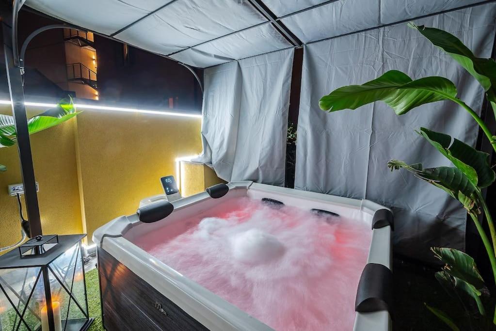 Villa Duomo - Jacuzzi e Terrazzo - Cinema - Free Parking - Gym