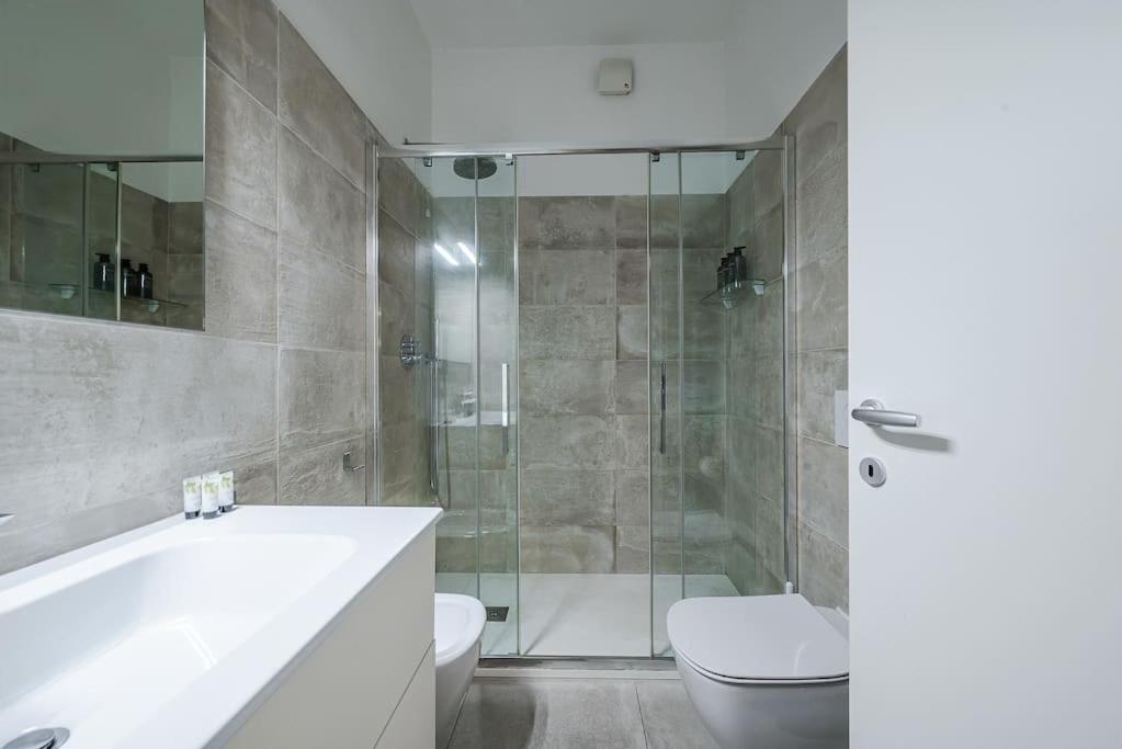 Villa Duomo - Jacuzzi e Terrazzo - Cinema - Free Parking - Gym
