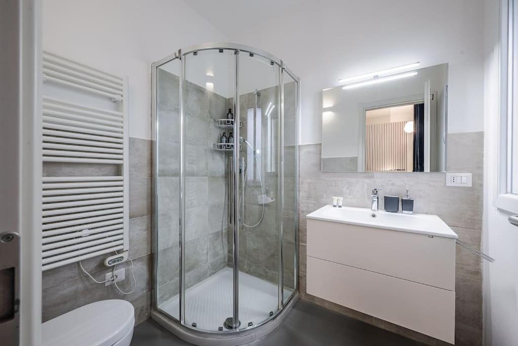 Villa Duomo - Jacuzzi e Terrazzo - Cinema - Free Parking - Gym