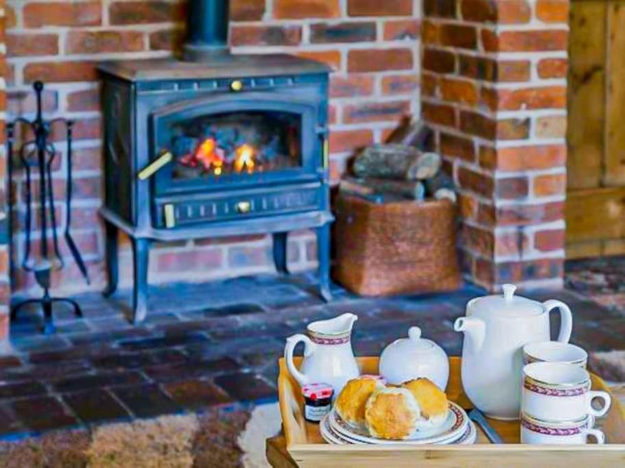 School House, cosy cottage for 12 with hot tub in the Peak District view 4