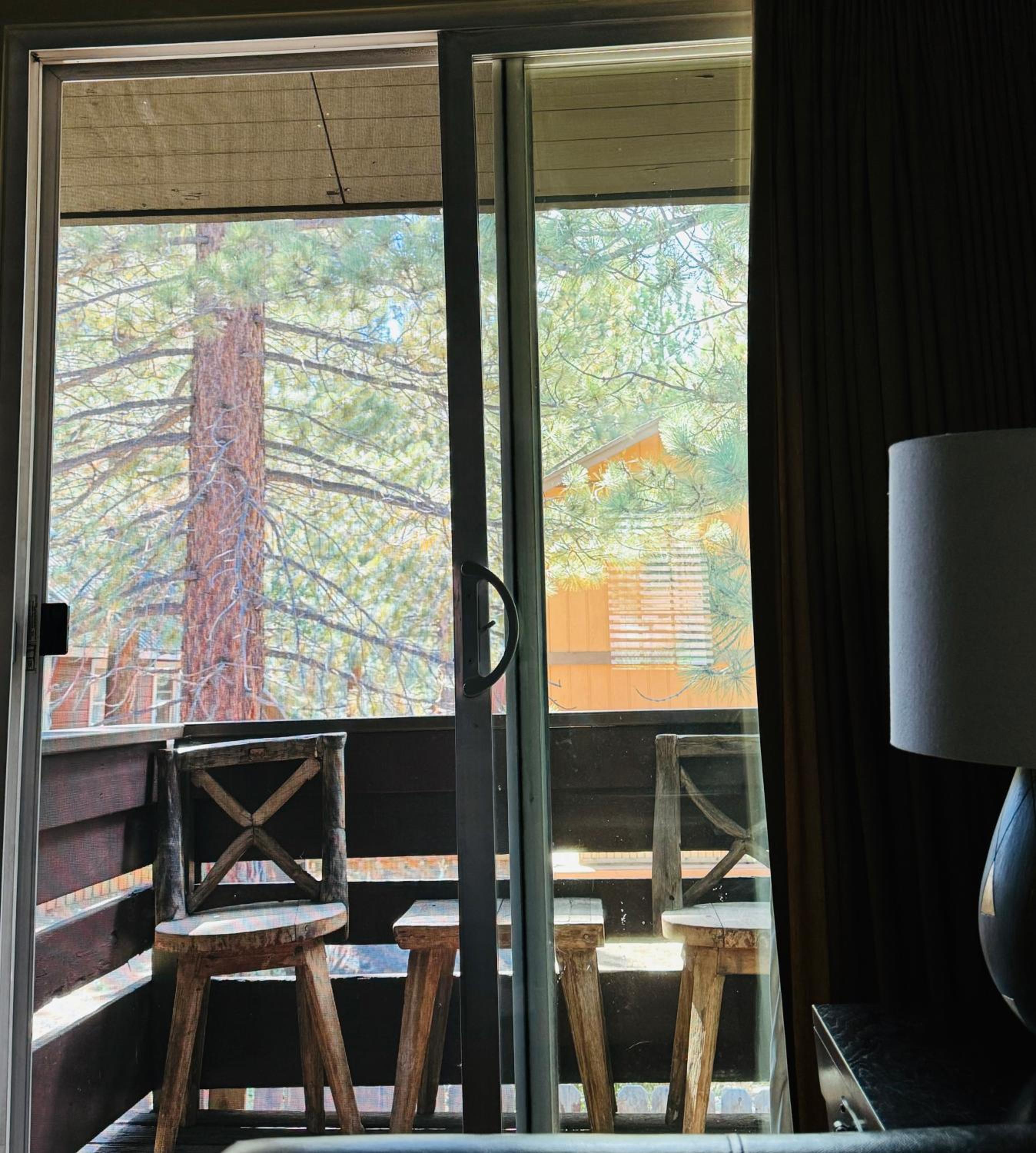 Cozy Condo in Mammoth with 2 parking spots! Ski,Snowboard, Ice skate! view 5