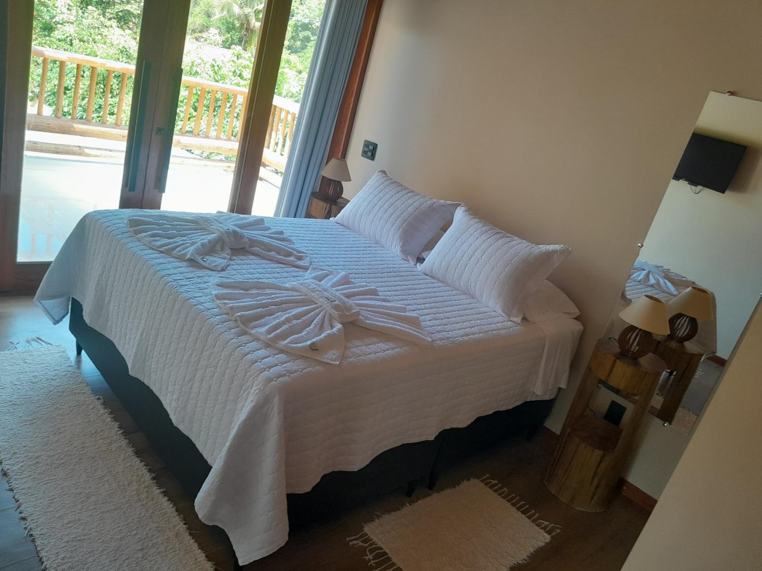 Full-service Casa Trancoso, new house, 10 mins walk to Beach & Quadrado