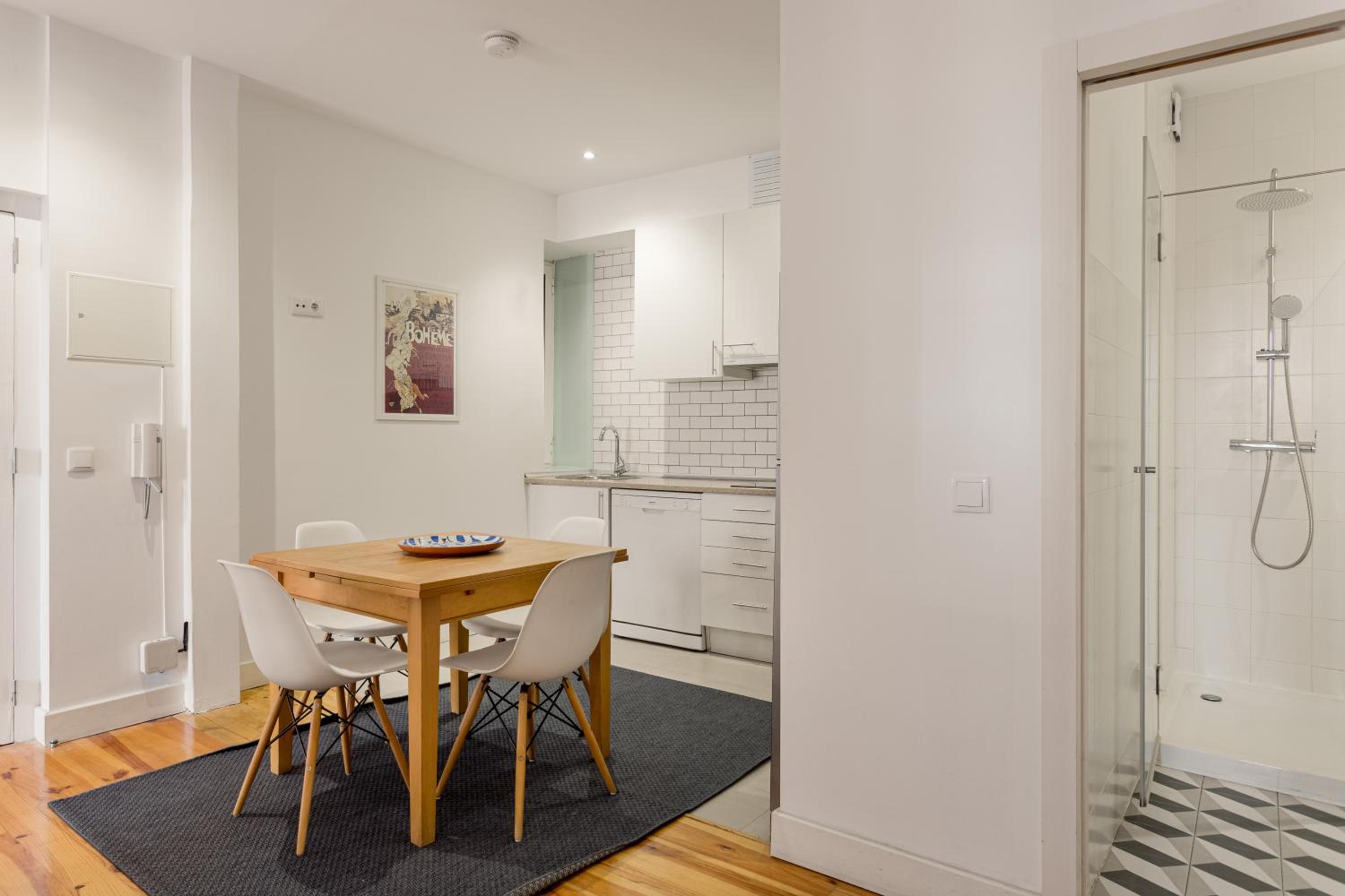 JOIVY Inviting flat next to Carmo Convent view 5