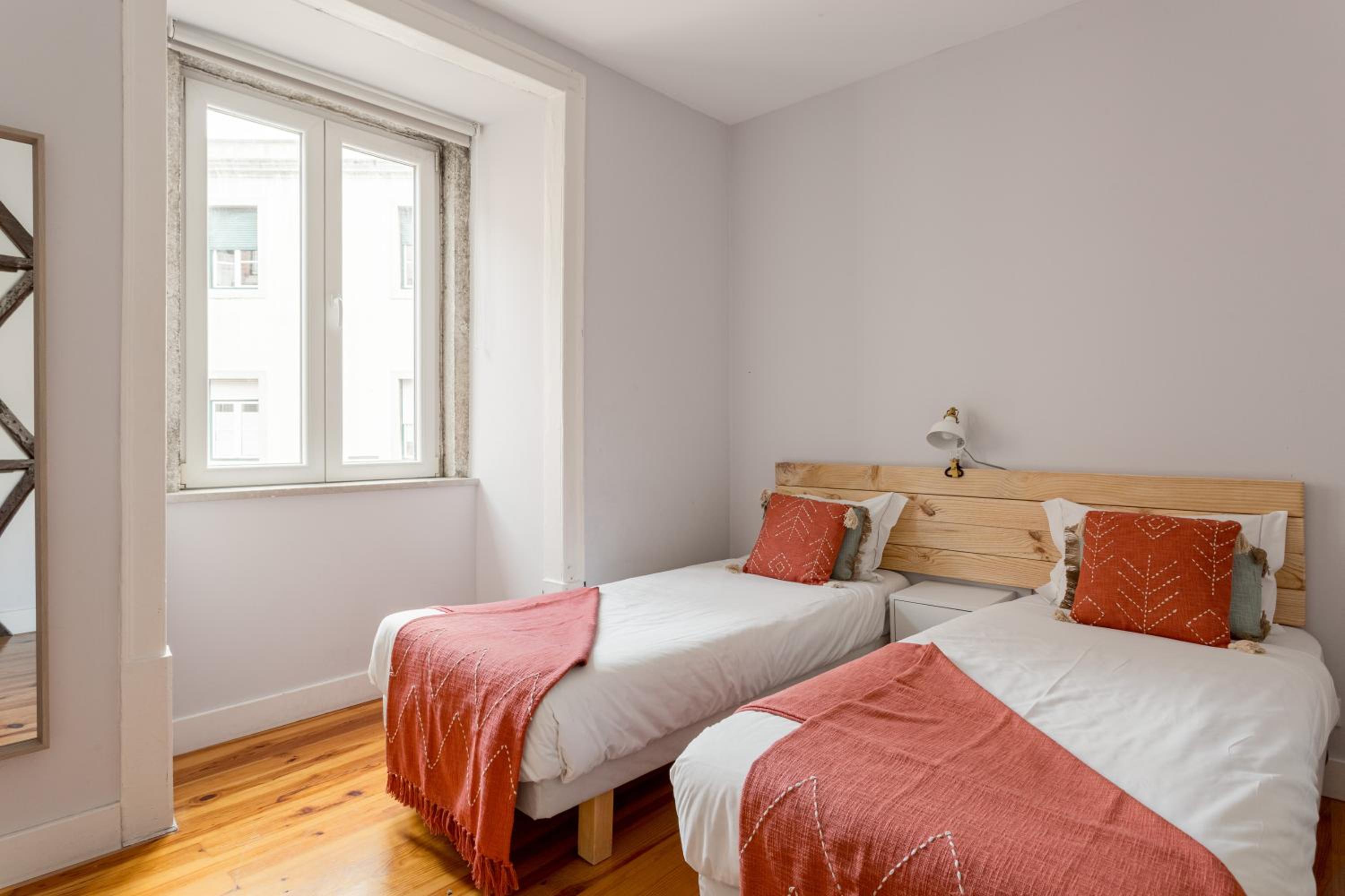 JOIVY Inviting flat next to Carmo Convent view 3