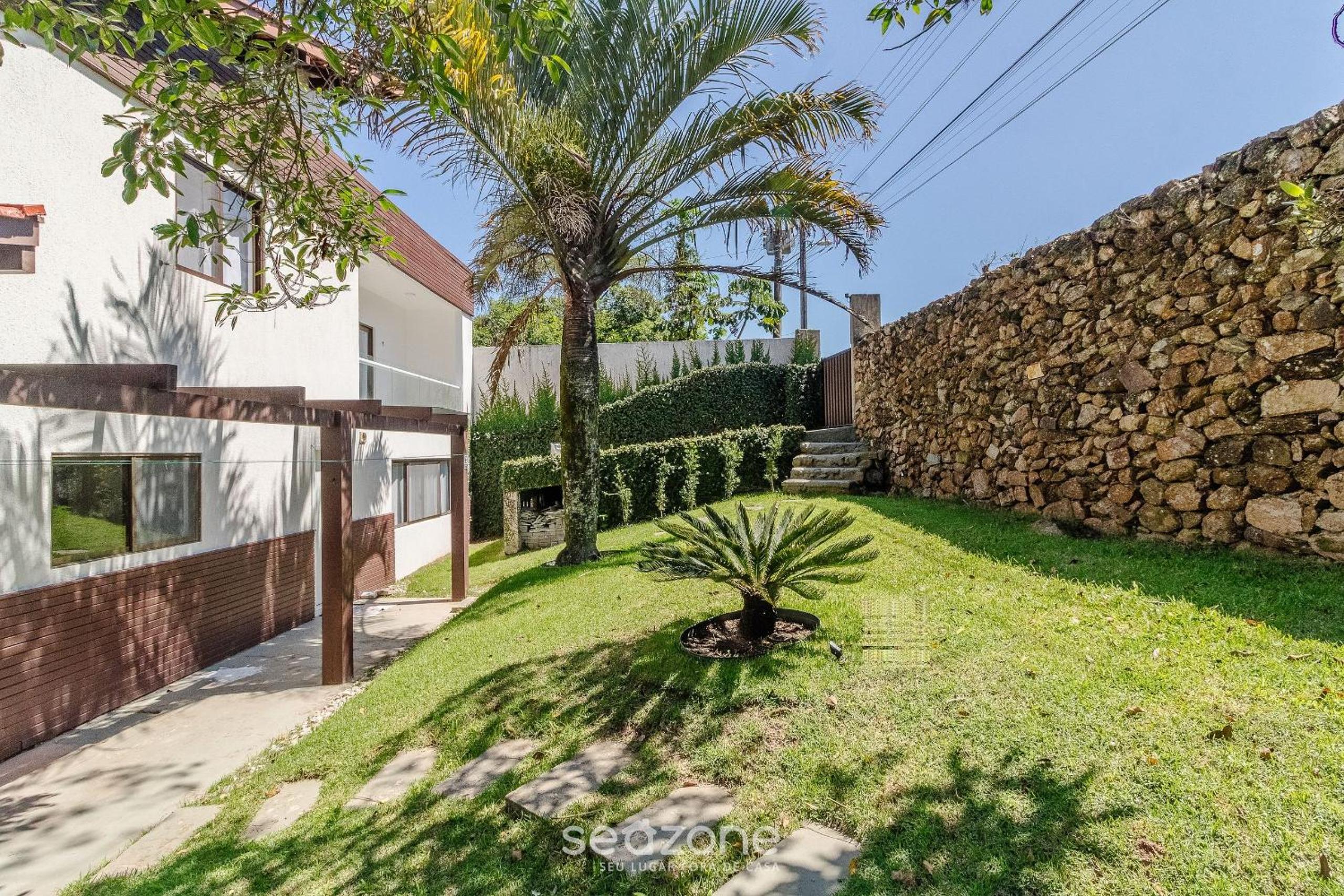 4BR House Pool & BBQ 500m from Beach CHE0401