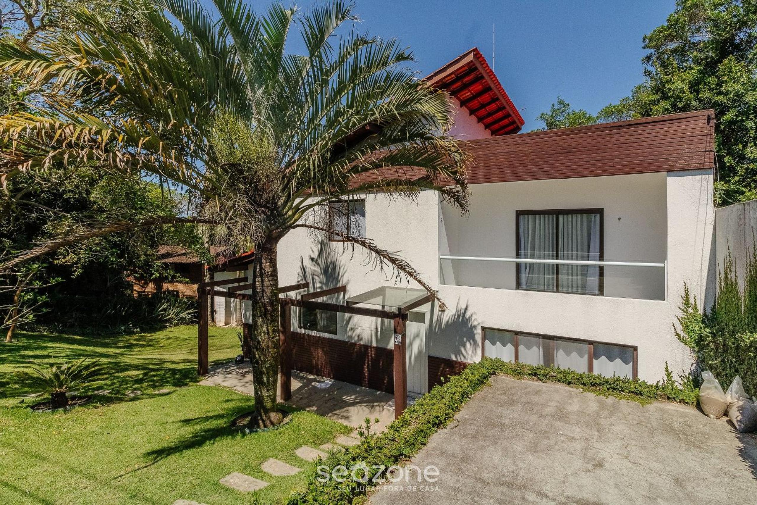 4BR House Pool & BBQ 500m from Beach CHE0401