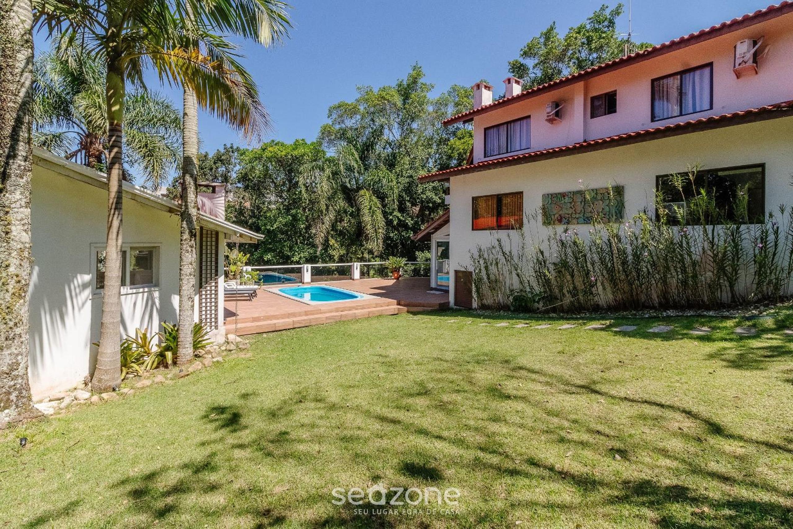 4BR House Pool & BBQ 500m from Beach CHE0401