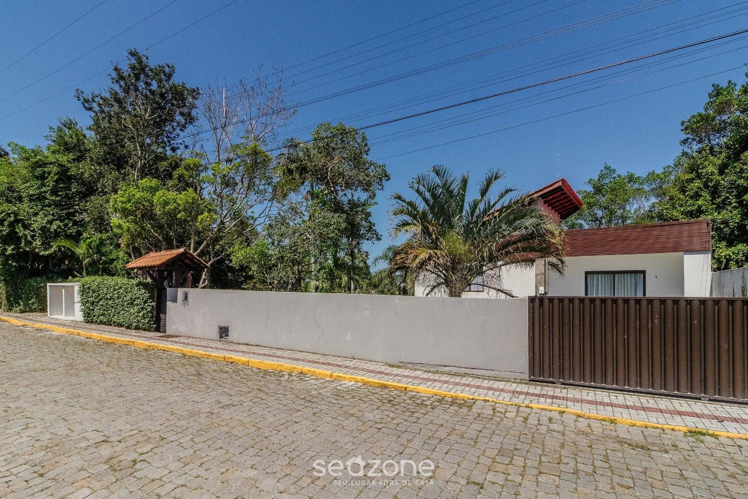 4BR House Pool & BBQ 500m from Beach CHE0401