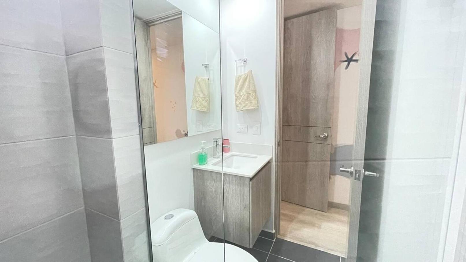 Comfortable 3-bedroom Apartment With City View