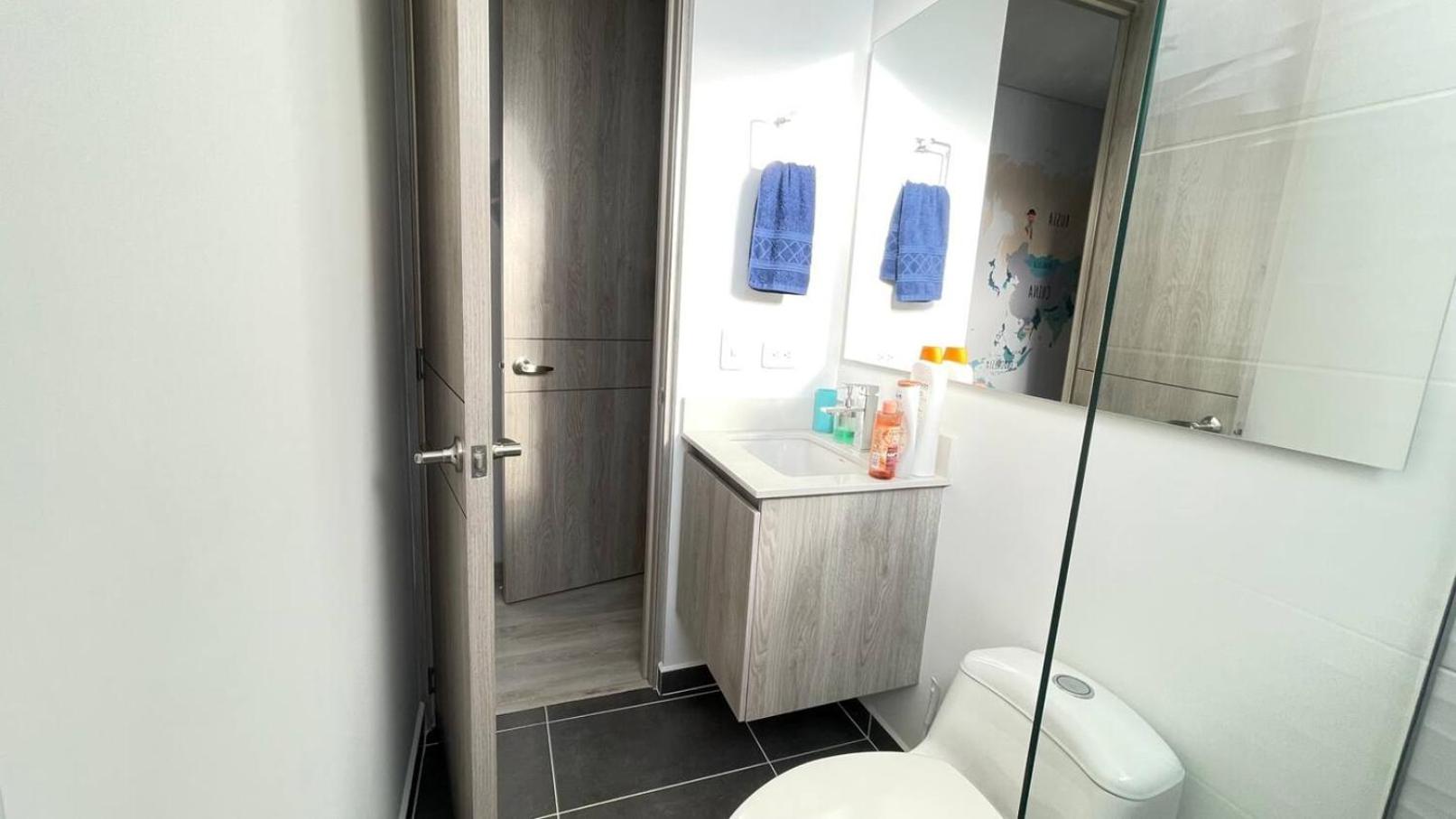 Comfortable 3-bedroom Apartment With City View