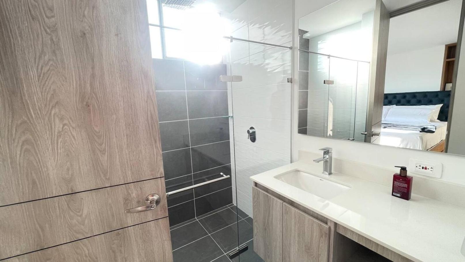 Comfortable 3-bedroom Apartment With City View