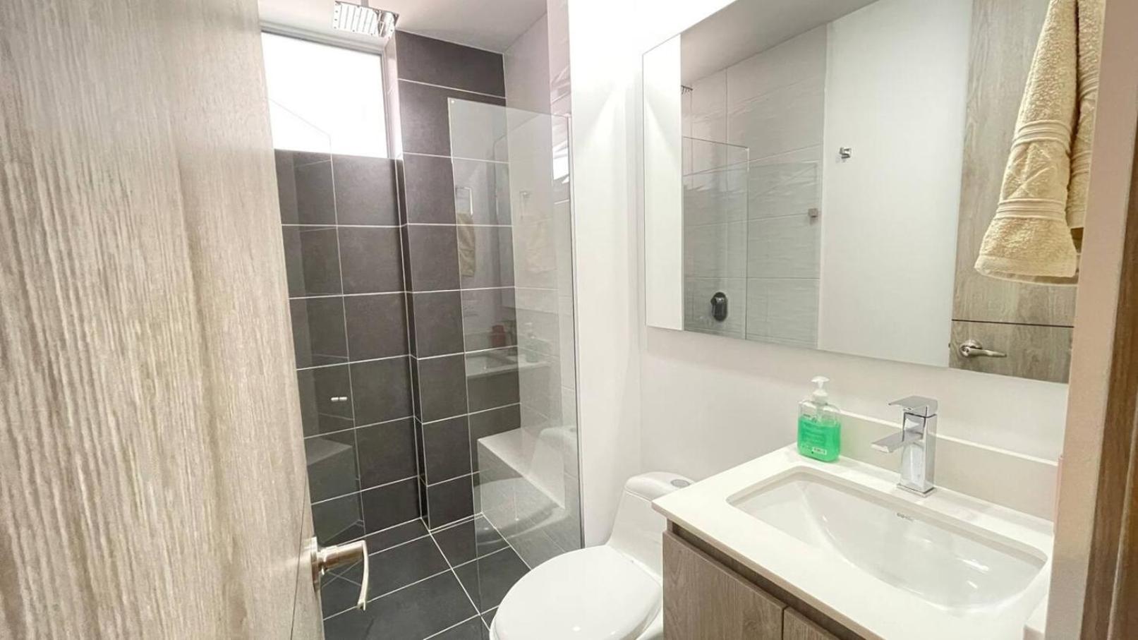 Comfortable 3-bedroom Apartment With City View