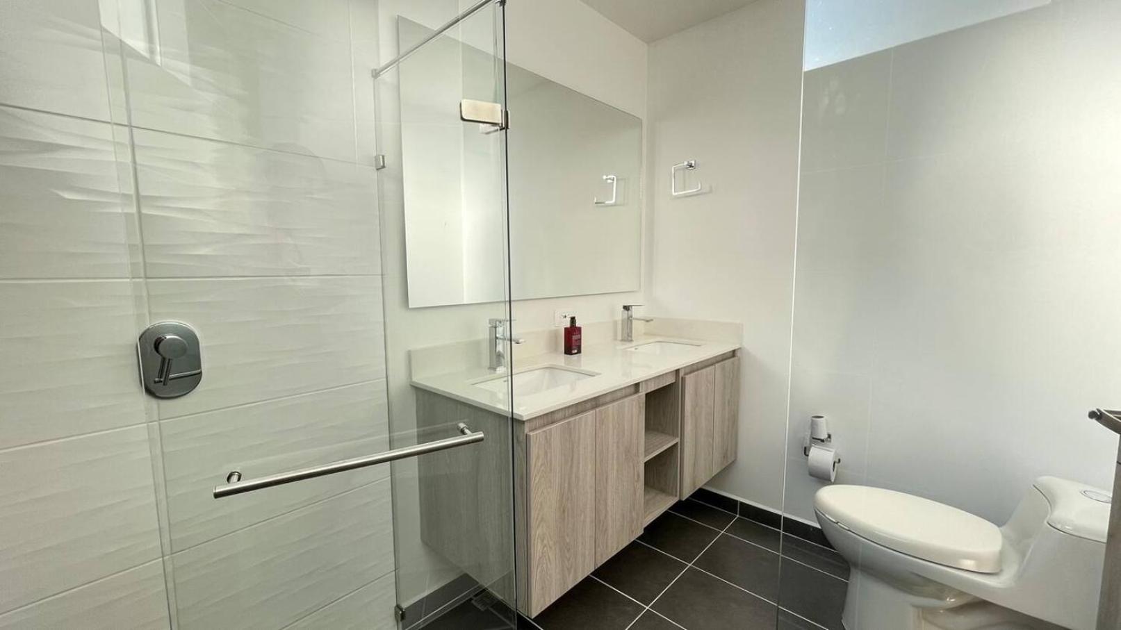 Comfortable 3-bedroom Apartment With City View
