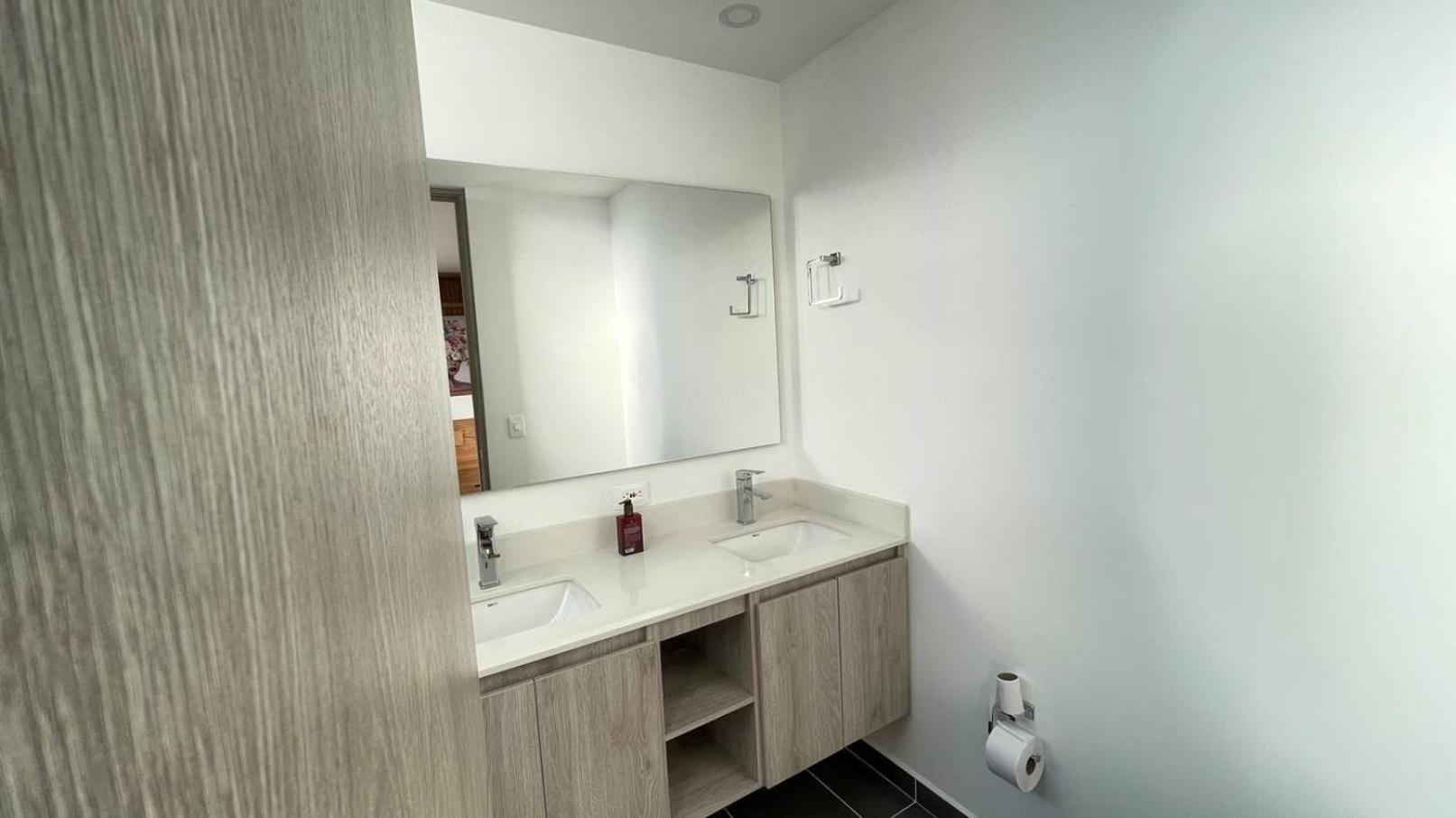 Comfortable 3-bedroom Apartment With City View