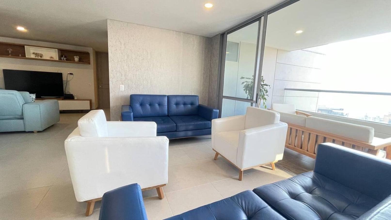 Comfortable 3-bedroom Apartment With City View