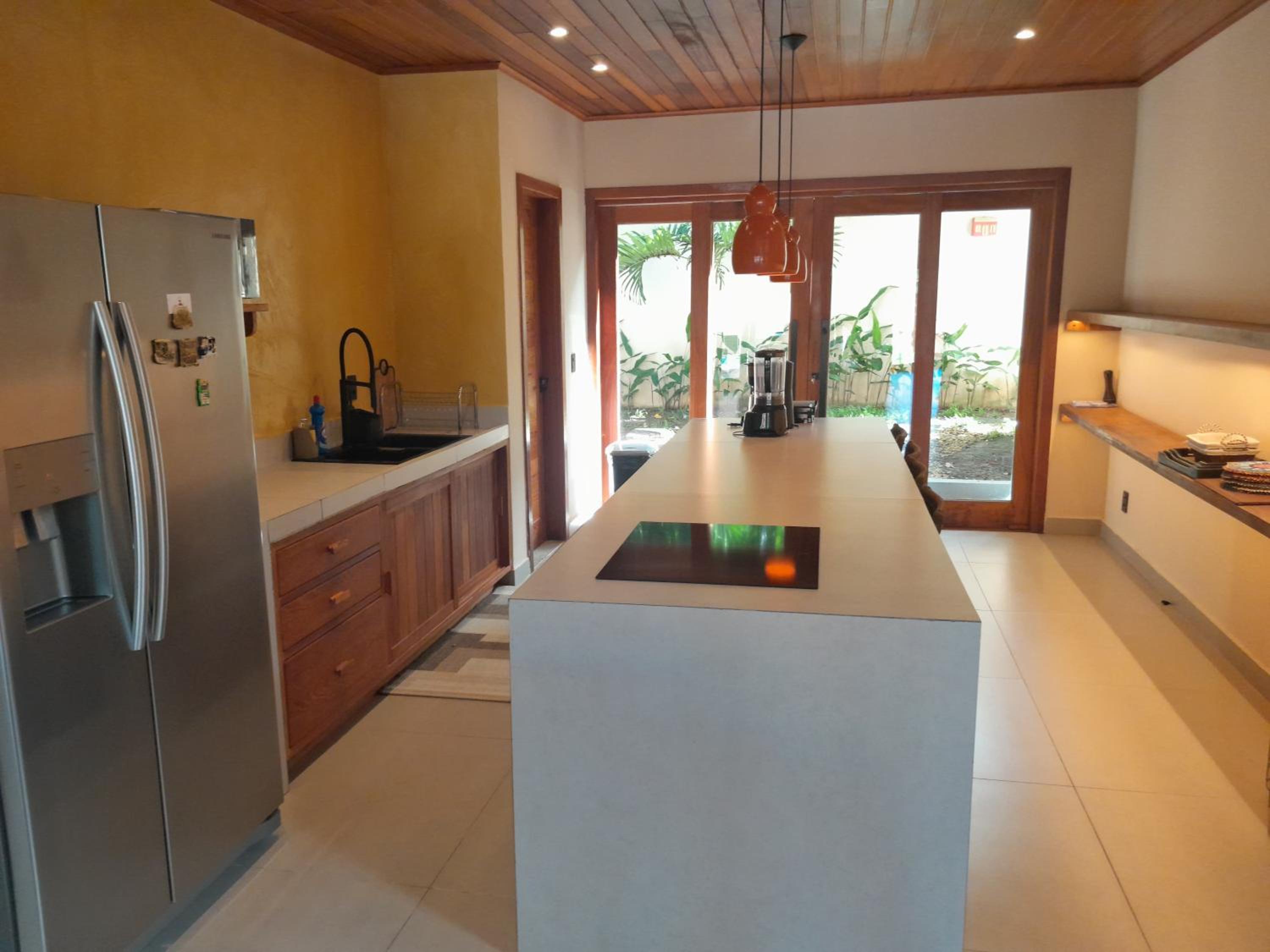 Full-service Casa Trancoso, new house, 10 mins walk to Beach & Quadrado