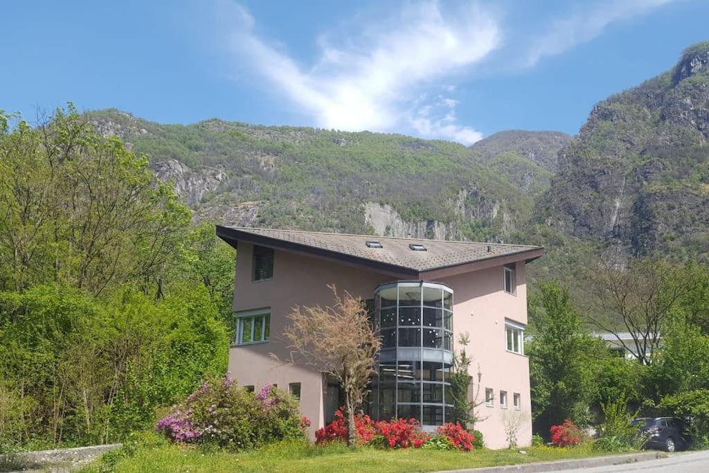 casa ad Avegno con 1500mq di giardino