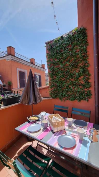Stylish duplex with terrace Rome