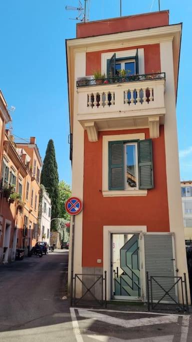 Stylish duplex with terrace Rome