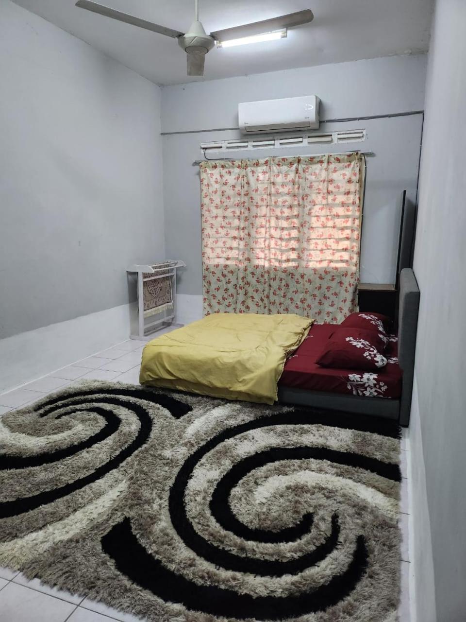 Taufiq 34 KLIA Sepang with 3 Airconds & Free Wi-Fi photo 6