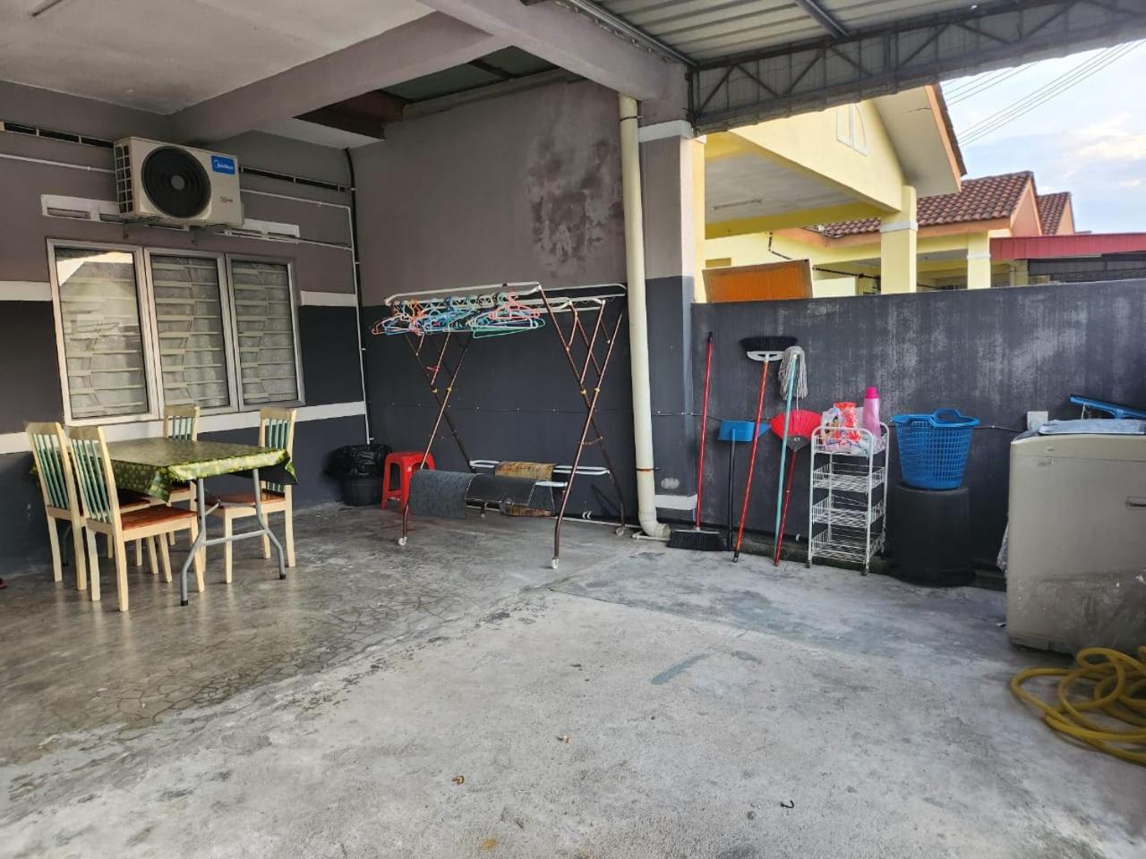 Taufiq 34 KLIA Sepang with 3 Airconds & Free Wi-Fi photo 5