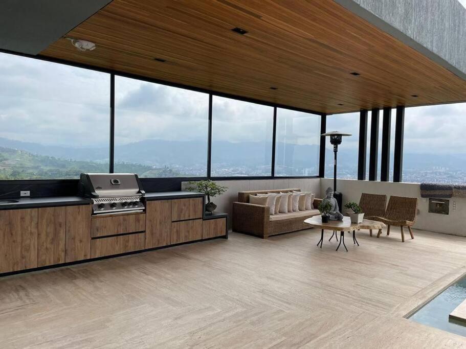 Luxury Villa Spectacular Views Sauna Jacuzzi BBQ