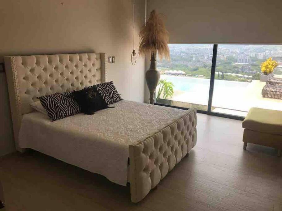 Luxury Villa Spectacular Views Sauna Jacuzzi BBQ