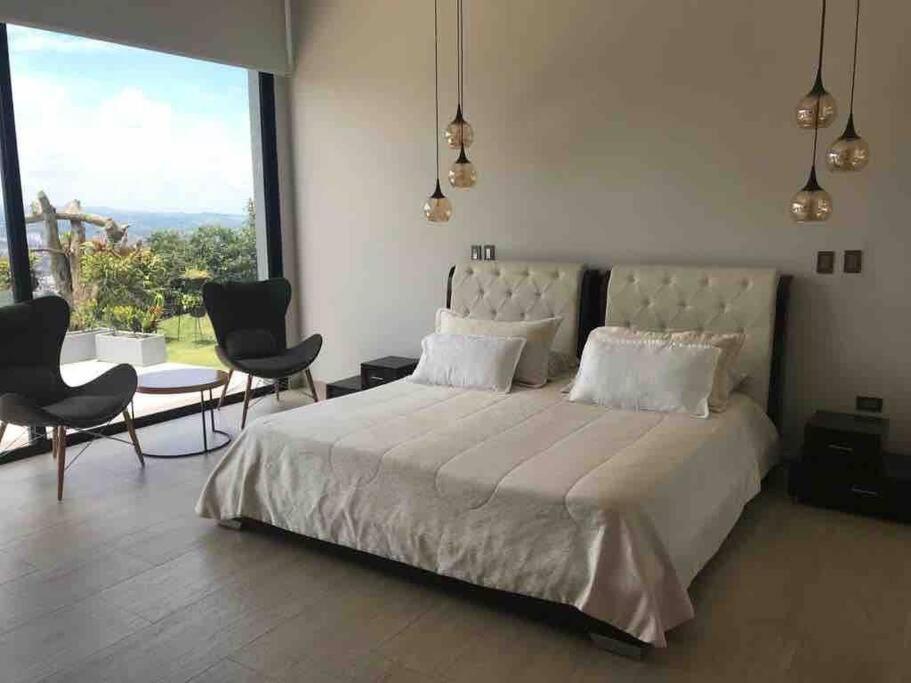 Luxury Villa Spectacular Views Sauna Jacuzzi BBQ